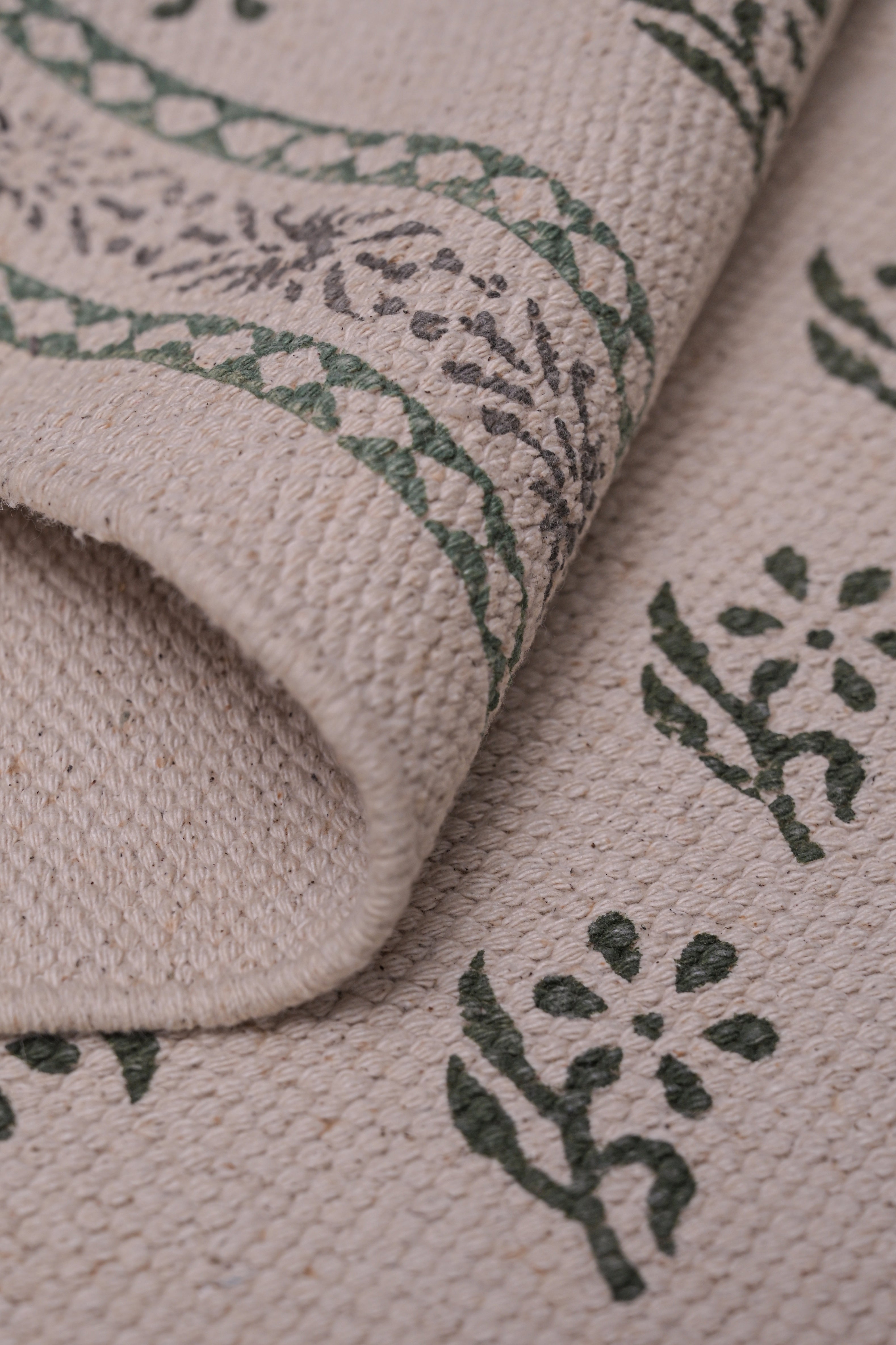 Verdant Dots Minimal Cotton Runner