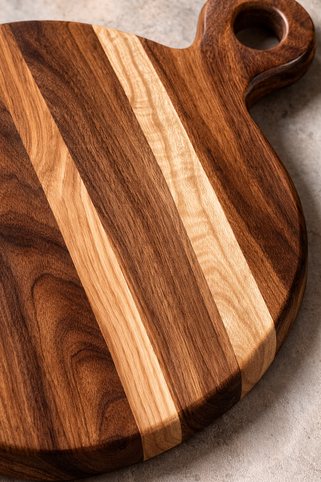 StriataCraft Round Cutting Board